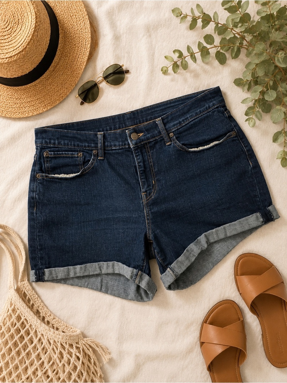 Levi’s Mid Length Denim Shorts Women’s Size 33 Dark Wash Cuffed Stretch